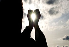 被任骏飞误伤，莫兰德赛季报销？亮相宏远宿舍，谁注意他的举动.